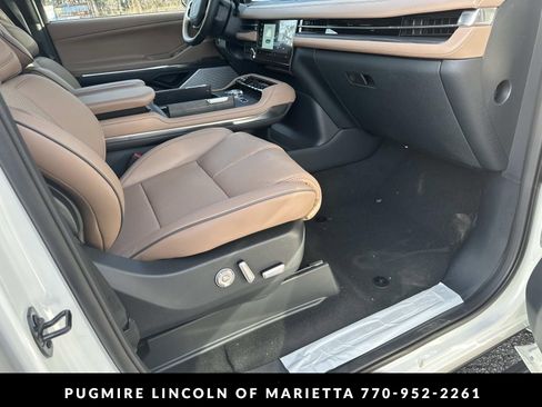 New 2026 Lincoln Navigator L Black Label AWD/4WD image 32