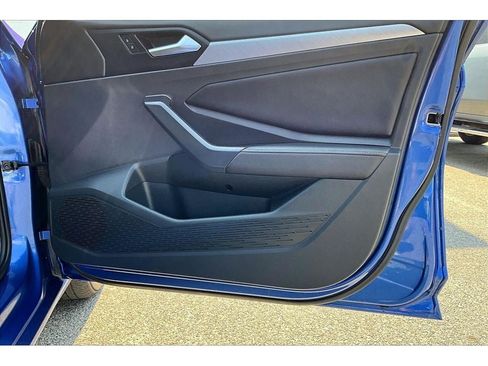 Used 2024 Volkswagen Jetta SE FWD image 19