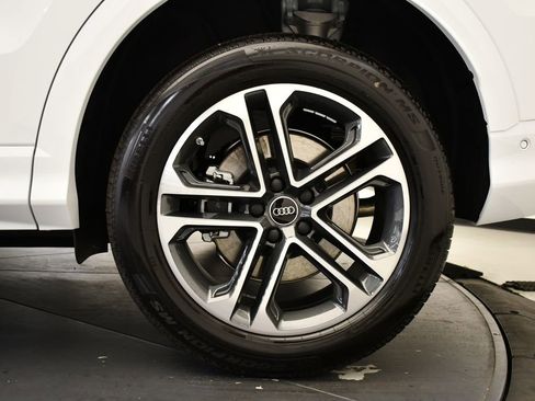 Used 2025 Audi Q5 Premium w/ Convenience Package image 14