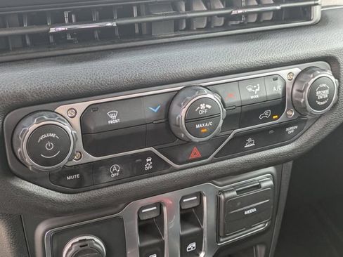 Used 2025 Jeep Wrangler Sport AWD/4WD image 23