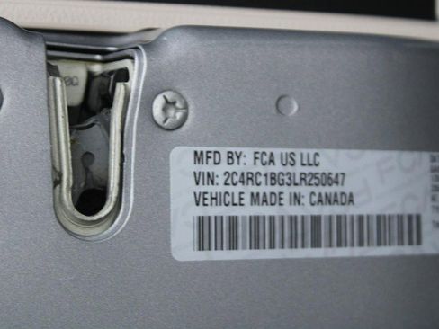 Used 2020 Chrysler Pacifica Touring-L w/ Premium Audio Group image 18