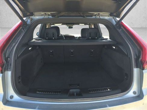 Used 2025 Cadillac XT4 Premium Luxury image 6