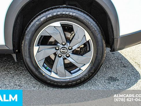 Used 2025 Nissan Rogue SV FWD image 16