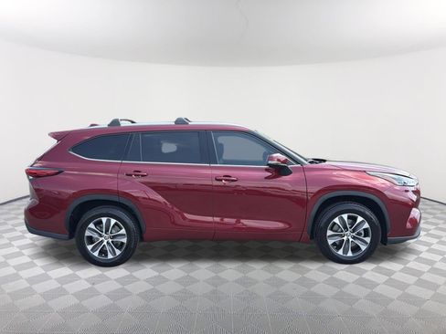 Used 2022 Toyota Highlander XLE image 18