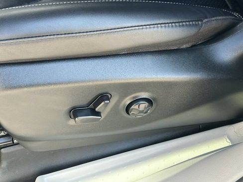 Used 2024 Chrysler Pacifica Touring-L FWD image 22