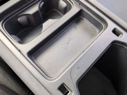 Used 2023 Land Rover Defender 90 S image 42