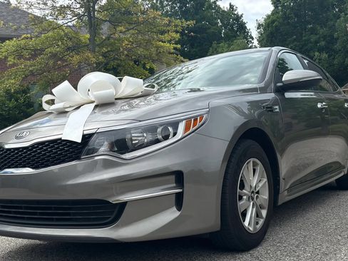 Used 2018 Kia Optima LX FWD image 1