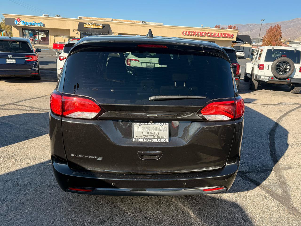 Used 2018 Chrysler Pacifica Touring Plus w/ S Appearance Package FWD image 7