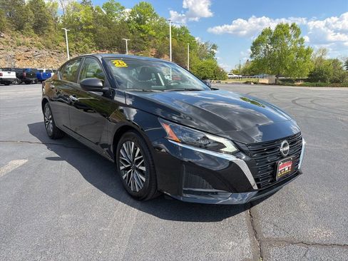 Used 2025 Nissan Altima 2.5 SV image 7