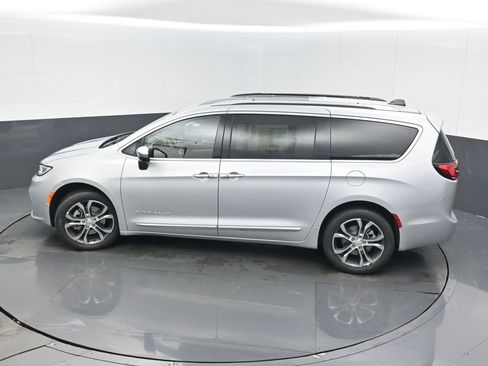 New 2026 Chrysler Pacifica Pinnacle image 43
