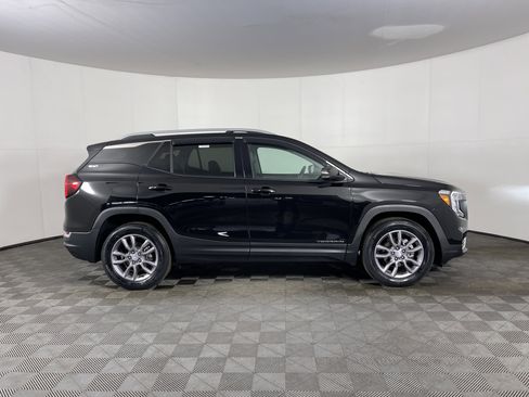 Used 2022 GMC Terrain SLT w/ Infotainment Package II image 5