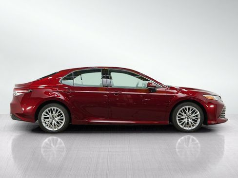 Used 2018 Toyota Camry XLE FWD image 6