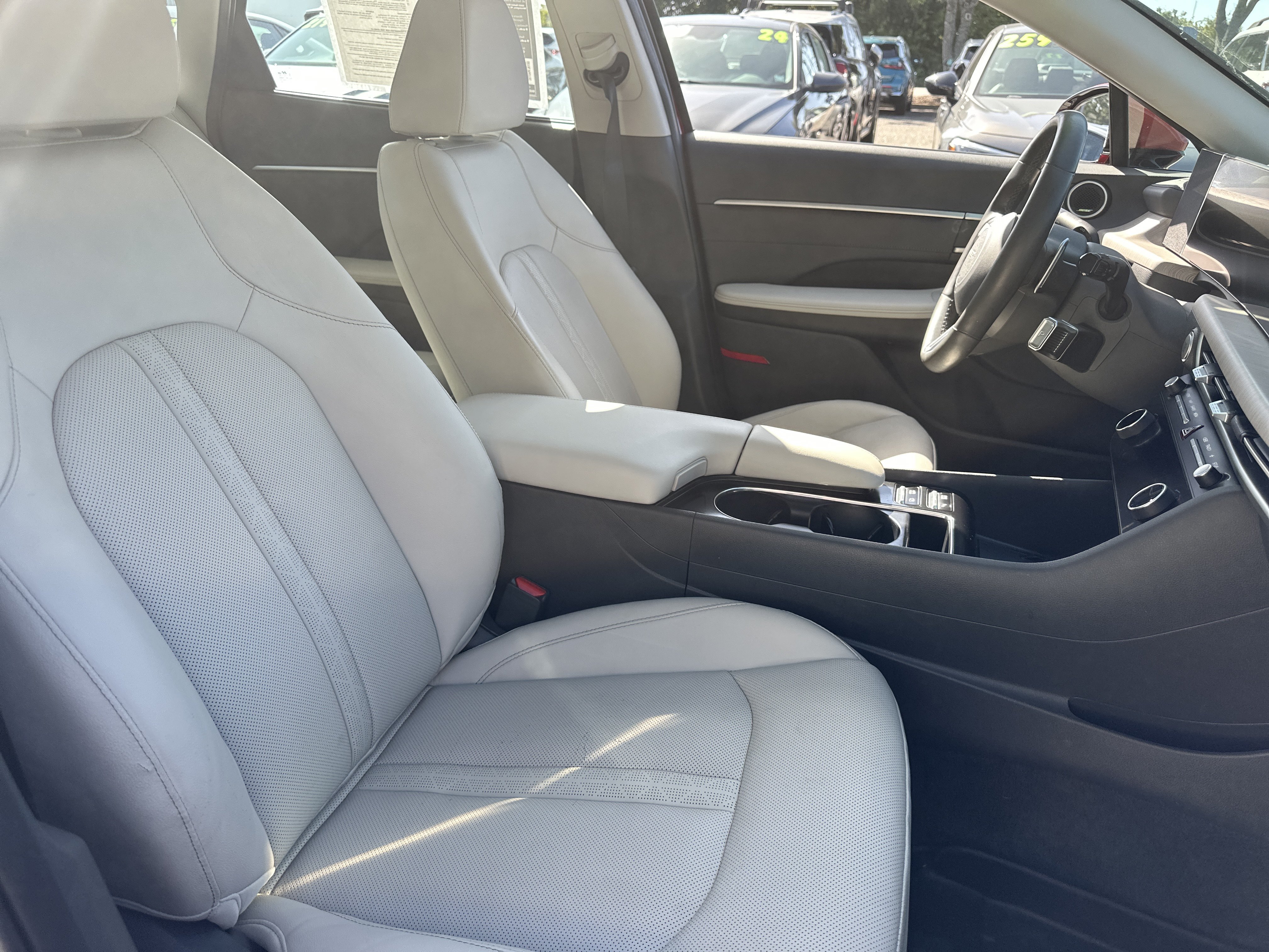 Used 2025 Hyundai Sonata Limited FWD image 13