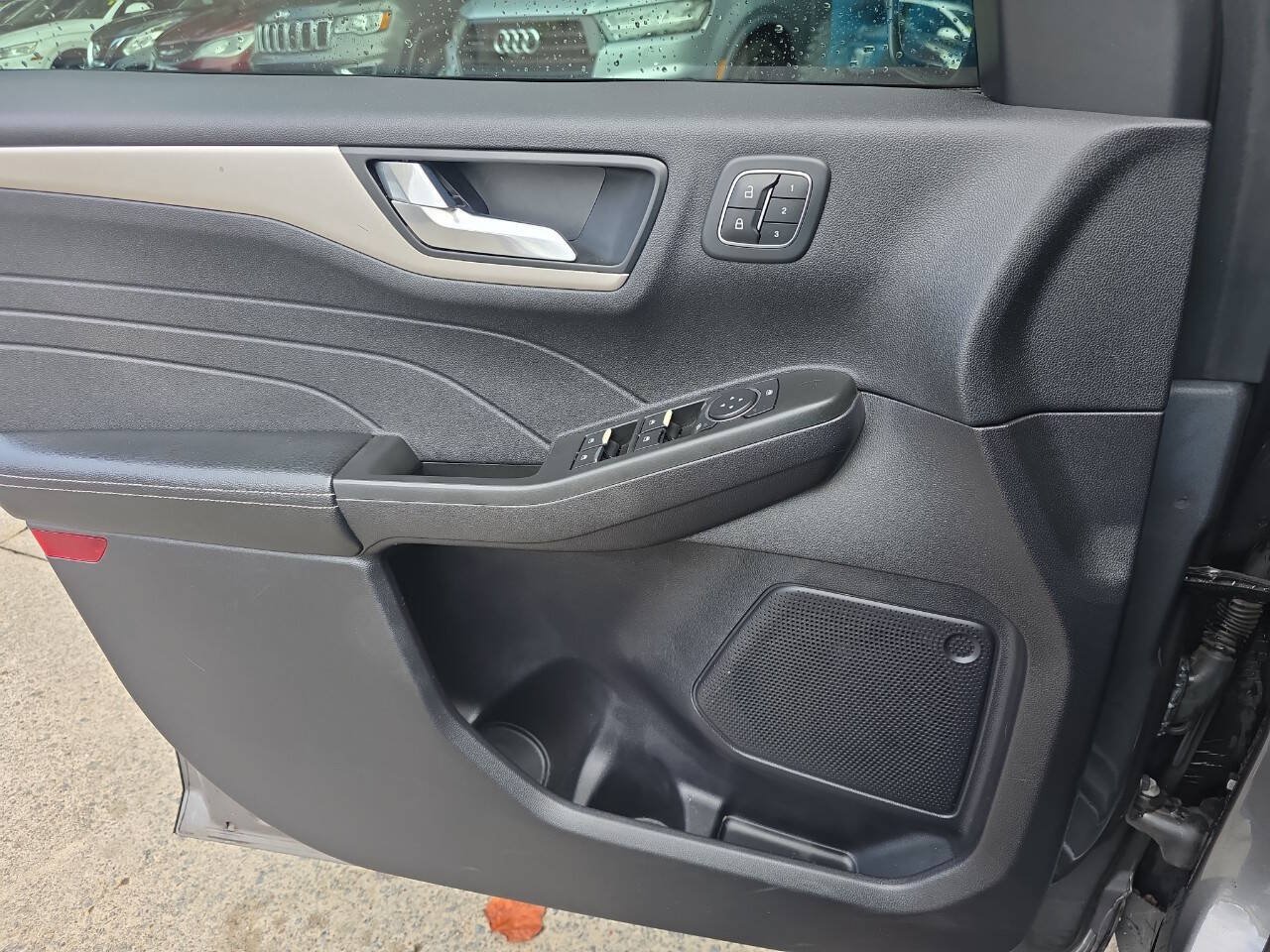 Used 2022 Ford Escape SEL w/ Technology Package FWD image 11