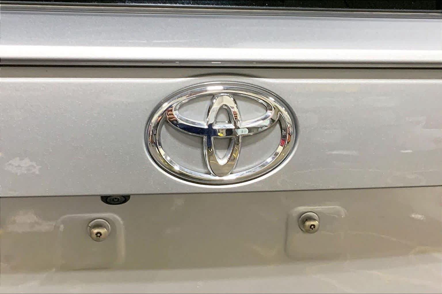 Used 2025 Toyota RAV4 XLE AWD/4WD image 10