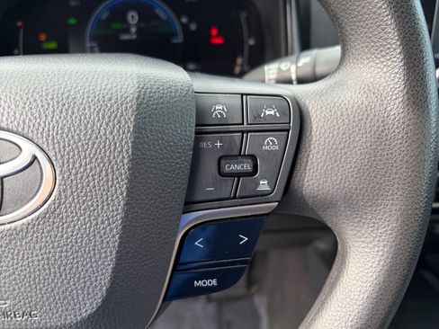 Used 2025 Toyota Camry LE FWD image 15