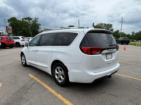 Used 2017 Chrysler Pacifica Touring-L Plus FWD image 7