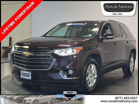 Used 2020 Chevrolet Traverse LT w/ Driver Confidence II Package image 4