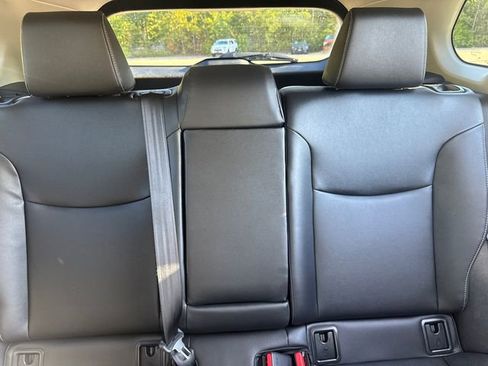 Certified 2025 Toyota Corolla Cross XLE image 40