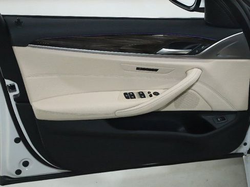 Used 2020 BMW 530i xDrive w/ Premium Package image 15