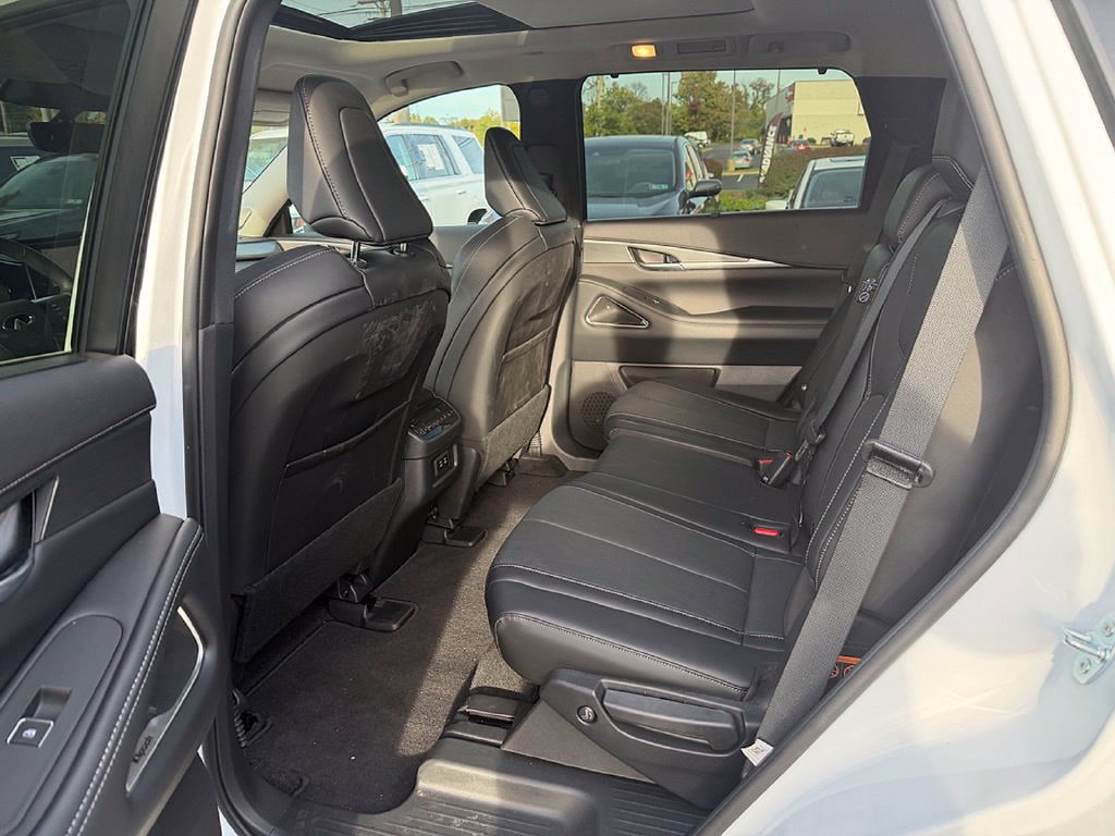 Certified 2026 INFINITI QX60 Luxe w/ Cargo Package AWD/4WD image 10