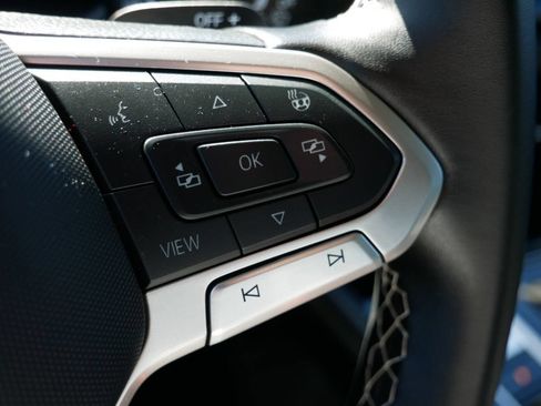 Used 2025 Volkswagen Atlas SE AWD/4WD image 30