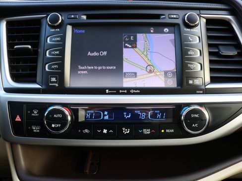 Used 2016 Toyota Highlander Limited image 29