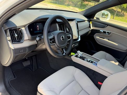 New 2026 Volvo XC90 B5 Plus AWD/4WD image 11