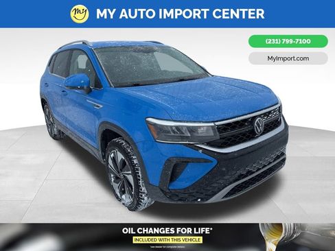 Used 2023 Volkswagen Taos SE image 1