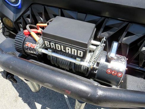 Used 2015 Jeep Wrangler Unlimited Sport w/ Connectivity Group image 11