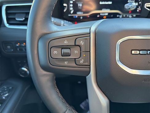 Used 2024 GMC Yukon XL Denali image 30