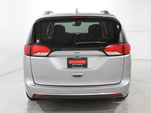 Used 2018 Chrysler Pacifica Touring-L Plus w/ Advanced Safetytec Group image 24