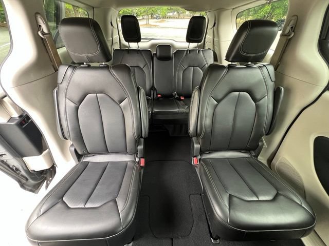 Used 2023 Chrysler Pacifica Touring-L FWD image 24