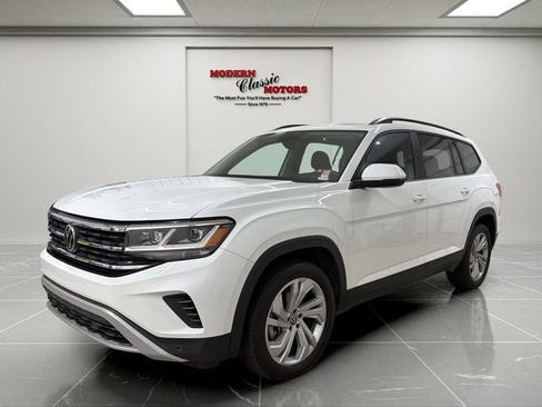 Used 2023 Volkswagen Atlas SE w/ Panoramic Sunroof Package FWD image 3