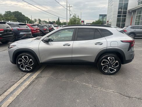 Used 2024 Chevrolet Trax RS w/ Sunroof Package image 5