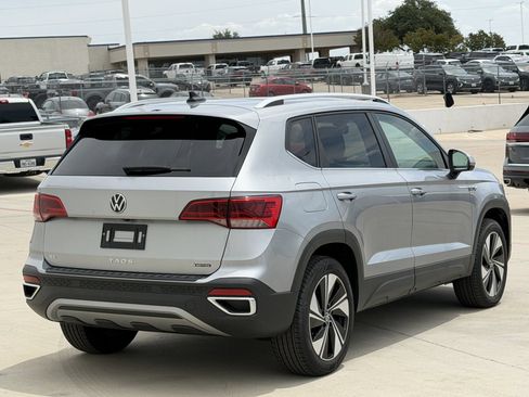 Used 2024 Volkswagen Taos SE AWD/4WD image 4