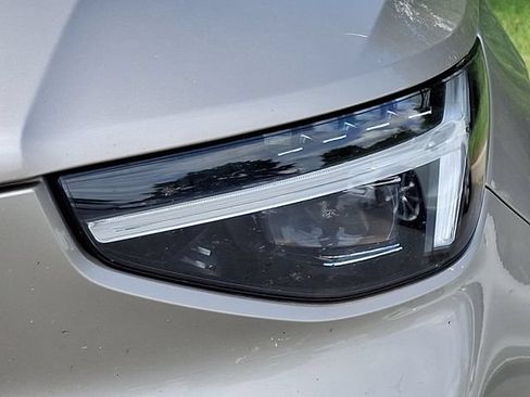 Used 2024 Volvo XC40 B5 Plus w/ Climate Package AWD/4WD image 3