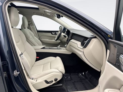 Used 2022 Volvo XC60 T8 Inscription AWD/4WD image 9