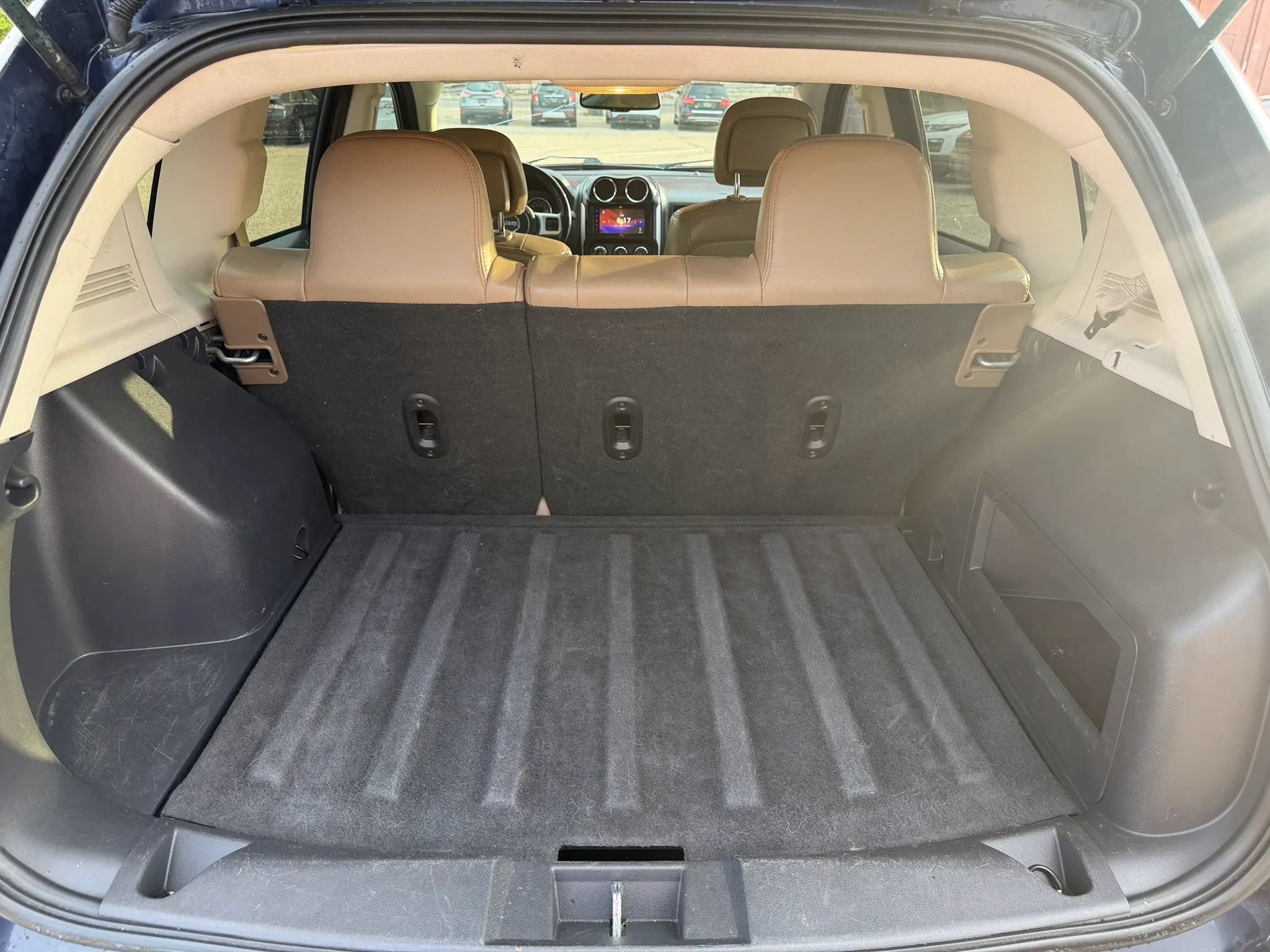 Used 2017 Jeep Compass Latitude FWD image 17