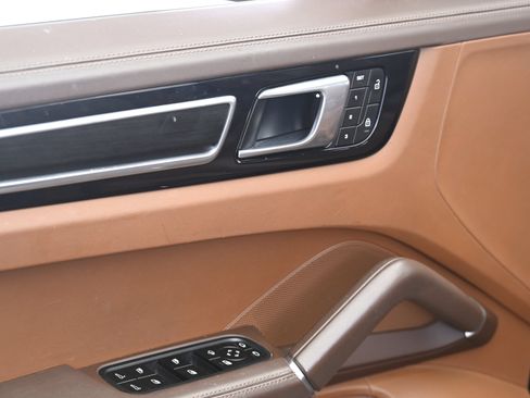 Certified 2023 Porsche Cayenne GTS AWD/4WD image 27