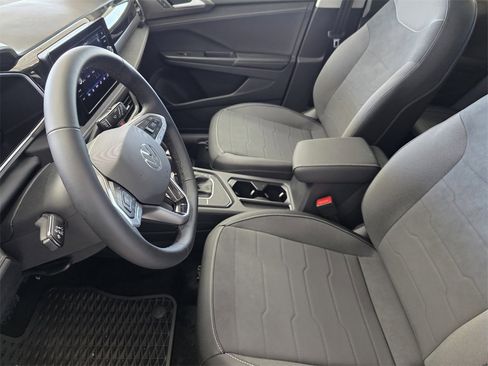 New 2025 Volkswagen Taos SE image 9