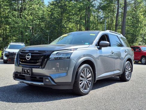 Used 2024 Nissan Pathfinder SL w/ SL Premium Package image 12