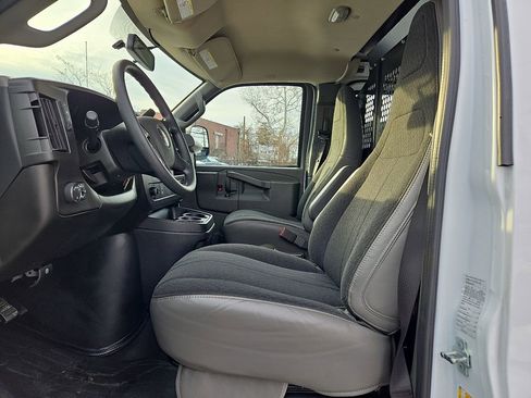 Used 2024 GMC Savana 2500 w/ Driver Convenience Package image 19