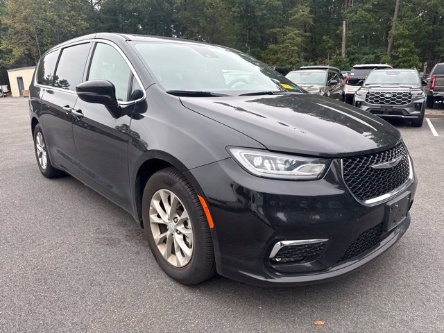 Used 2026 Chrysler Pacifica Limited FWD image 7