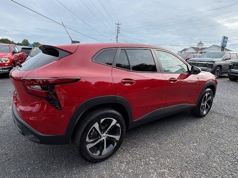 New 2026 Chevrolet Trax RS w/ Sunroof Package FWD image 9