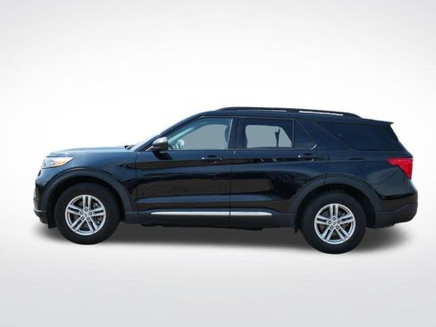 Used 2024 Ford Explorer XLT w/ Equipment Group 202A AWD/4WD image 6