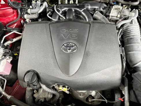 Used 2022 Toyota Highlander XLE FWD image 35