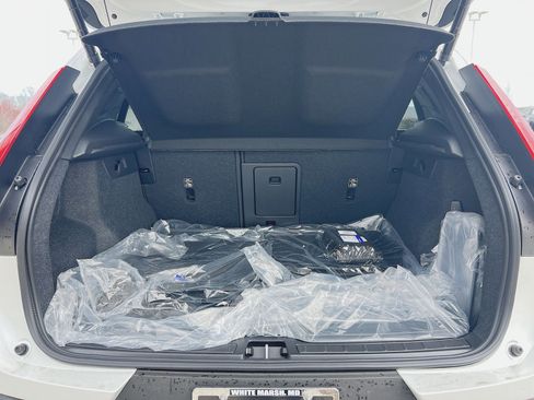 New 2026 Volvo XC40 B5 Plus w/ Protection Package Premier AWD/4WD image 26
