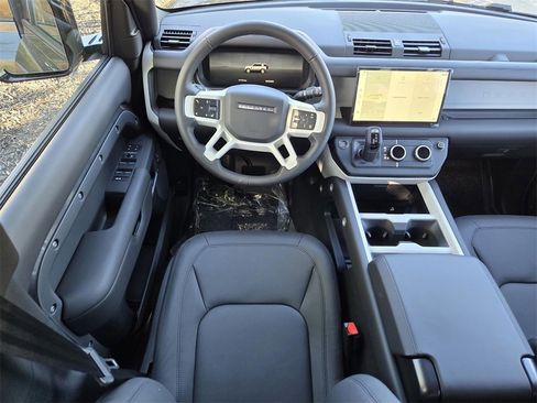 Used 2025 Land Rover Defender 110 S image 9