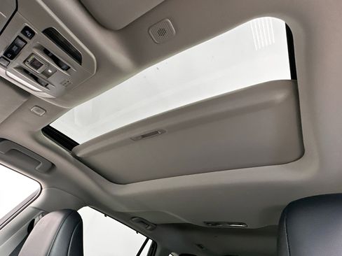 Used 2023 Toyota Highlander XLE image 21